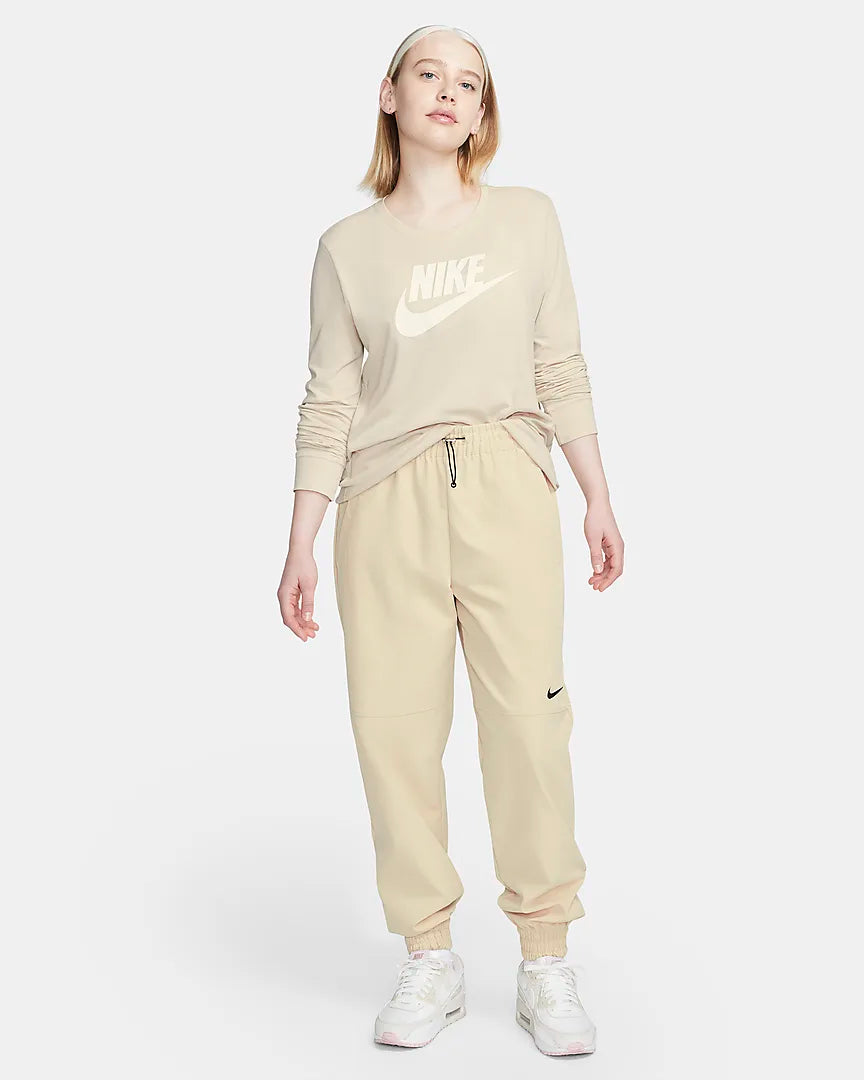 Nike Sportswear Essentials Women's Long-Sleeve Logo T-Shirt