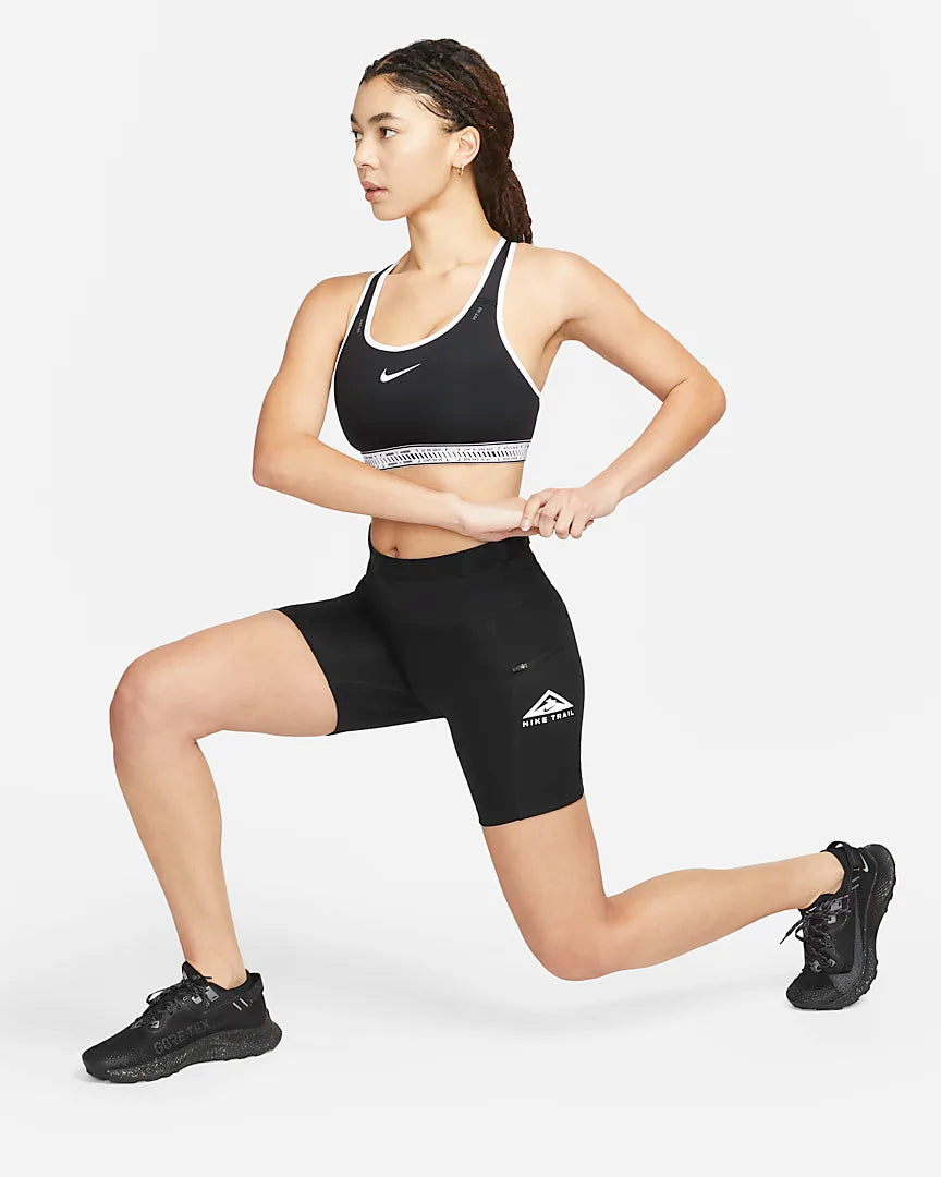 Nike Swoosh On The Run Women's Medium-Support Lightly Lined Sports Bra with Pockets